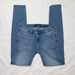 Hollister Low Rise Super Skinny Light Wash Jeans. 32 inch inseam